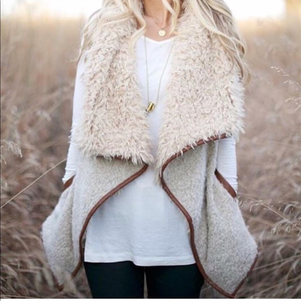 ❤️Cute Boutique Drape Front Vest❤️